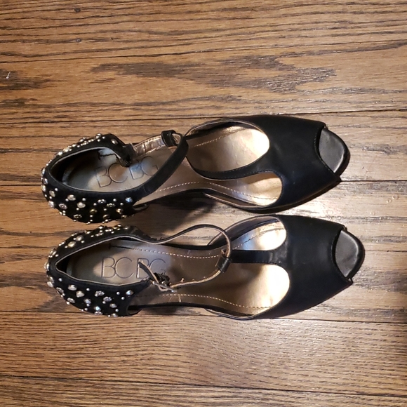 ⭐HOST PICK⭐Bcbg Studded Suede Pump - Picture 3 of 9